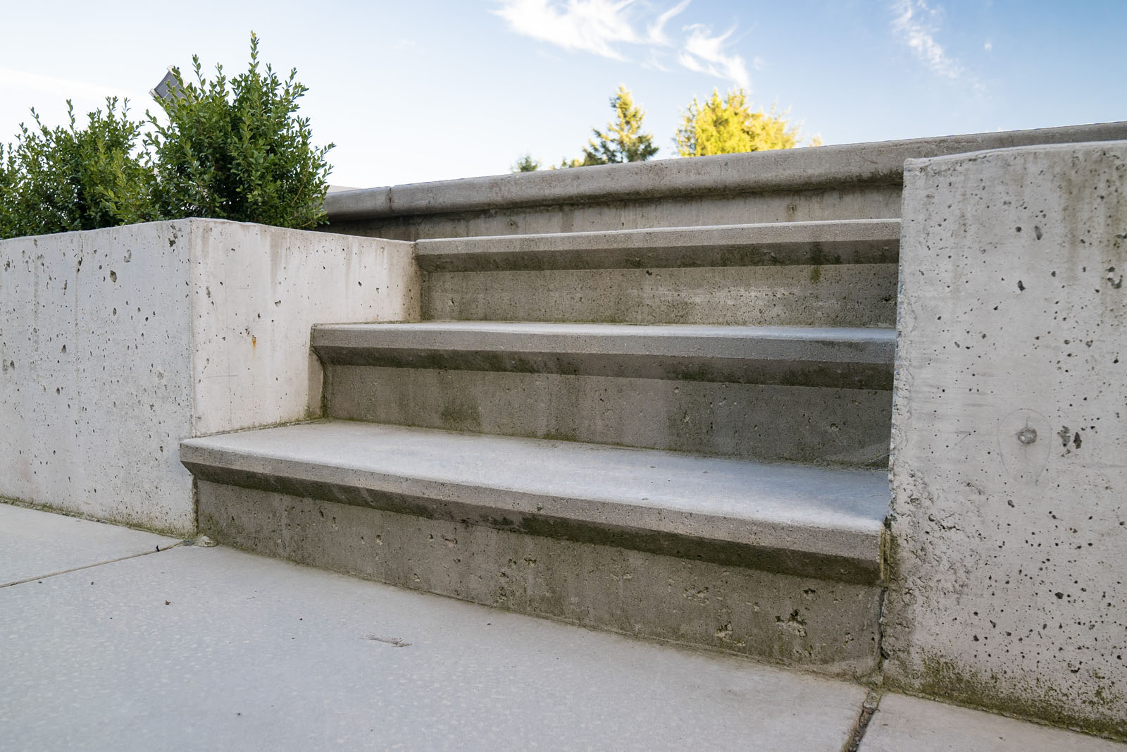 custom-concrete-stairs-azuro-REI030